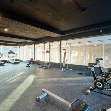 New Fab 4 Br - Outdoor Deck - Gym - Mins to NYC