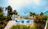 Charming Coastal Cottage with Community Pool