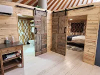Cozy and POSH-est Yurt in gorgeous Boise National Forest Shafer Butte Lookout US 366, ID 32 주변 호텔