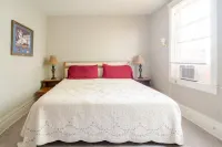 Victorian Home Sleeps 10 Fenced 4Br Full Kitchen Steps2 Ycp - 3-Star