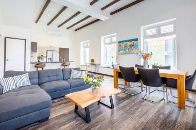 Other ??Sunshine?? Magnificently Bright 2BR Top City Centre Townhouse Photo