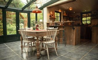 La Petite Foret Cottage in Brussels Countryside