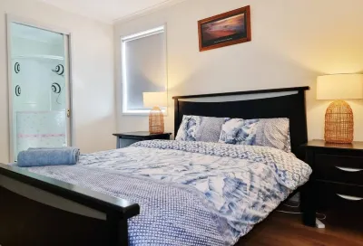 Rosie House-Spacious Comfortable Home Hotels near Nike Highpoint