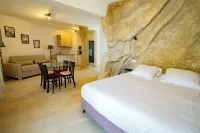 Domaine de la Mautanne Hotels in Sainte-Tulle