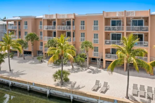 Ocean Front 1BR Suite With Direct Beach Access