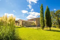 Casale del Conte Hotels near Chiesa del Suffragio
