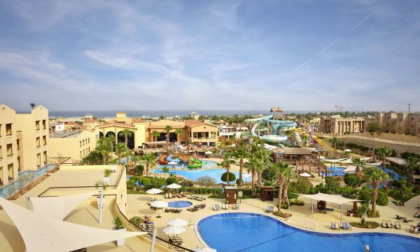 Coral Sea Aqua Club Resort
