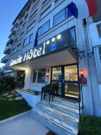 Savoie Hotel Aux Portes de Genève Отели в г. Пуньи