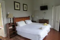 Absolute Leisure Cottages - balcony