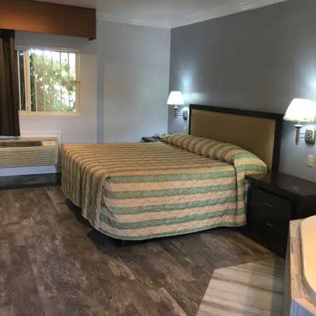 Bellflower Travel Inn