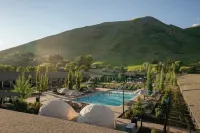 The Virginian Lodge - Pools