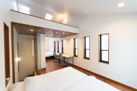 โรงแรมดาวเทียมร็อปปองกิ