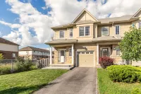 Luxury 3Br 2BA Townhome with Private Hot Tub, Gym, BBQ by Globalstay Hôtels à : Stoney Creek