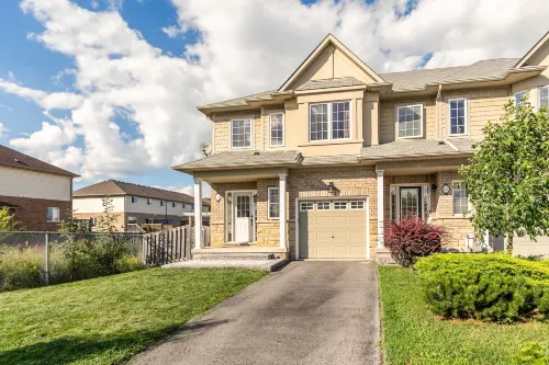 Luxury 3Br 2BA Townhome with Private Hot Tub, Gym, BBQ by Globalstay Hotels in Stoney Creek
