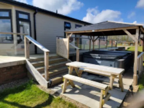 Pet Friendly 2-Bed Luxury Lodge in Routh w/ Hottub Hotel a Beverley