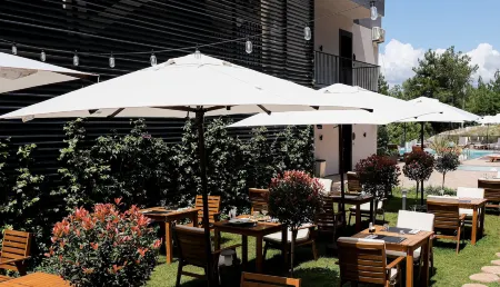 Bayview Hills Luxury Residences Отели в г. Kavac