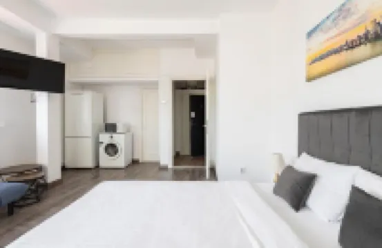 Downtown Victoria Apartments by CityBookings Hotel berhampiran Palace of Parliament