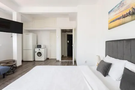 Downtown Victoria Apartments by CityBookings Отели рядом с достопримечательностью «Здание банка CEC»