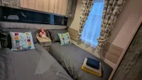 Lighthouse Lodge - Dog Friendly Nr Sutton on Sea - Chalets