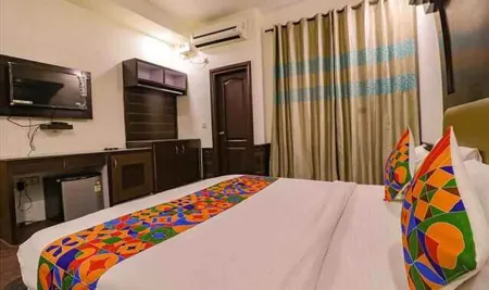 Roomshala 059 Sp Lodge