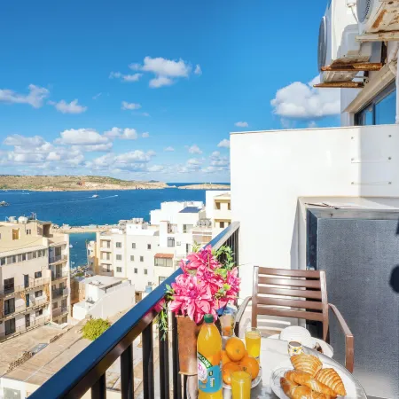 Seashells Penthouse Hot Tub Seaview by Getaways Malta