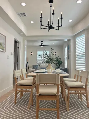 Cozy Retreat Near Downtown Perfect for Families - balcón