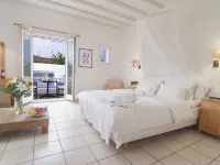 Zephyros Hotel berhampiran Pantai Paraga