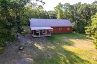 Cozy Cabin on Private Lake! Kayaks, Firepit, Fishing! Relaxing. Pet Friendly.