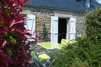 Stone house, between beach and village, sleeps 4, Wifi, parking Hotels in Ploeven