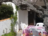 Studio apartment in attractive residence on garden level, Loggia, Terrace with trees. Hoteles en Saintes-Maries-de-la-Mer