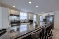 Spacious and Quiet 4BD Oasis - Private Yard
