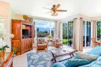 Light-filled condo with golf & mountain views, hot tub, outdoor pool & gym Hotels in Princeville