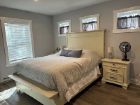 House at Sunshine- Long Lake, 5 Min Walk to Causeway