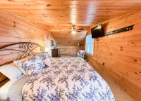 Spacious Waterfront Cabin with Incredible Views - Gorgeous Tranquil Retreat