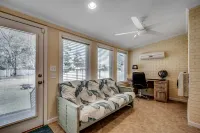 Spacious Yard and Fire Pit Escape - Charming Tranquil Retreat