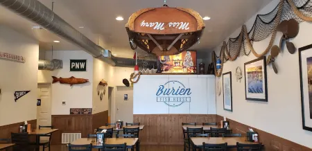 Spacious Living with Deck and BBQ Experience - Bright Airy Retreat