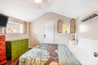 Live Laugh Lake Hotels in Gorham