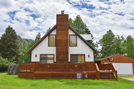 Spacious Living Area and High Speed Wifi - Charming Southwestern Escape