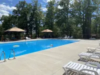 Hot Tub, Grill and Cozy Fireplace - Charming Log Cabin Retreat Hotels in Ridgedale