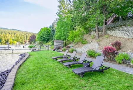 Private Dock and Scenic River Views - Luxurious Designer Getaway