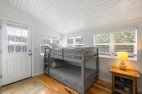 Downtown Location, 5 Min Walk to Train, Great Yard