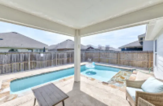 Private Heated Pool and Spacious Outdoor Oasis - Charming Getaway