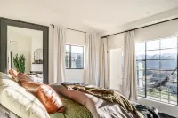 Mountain Views and Gourmet Kitchen - Stunning Modern Retreat Hotels near Parker Mesa