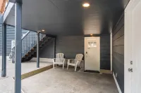 Fireplace, Spacious Yard, Stylish Decor - Cozy Family Haven Hotels in Shoreline