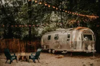 Urban Airstream Retreat Hoteles en Condado de Shelby