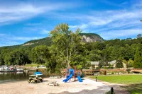 Modern Log Cabin with Resort Amenities - Charming Mountain Retreat