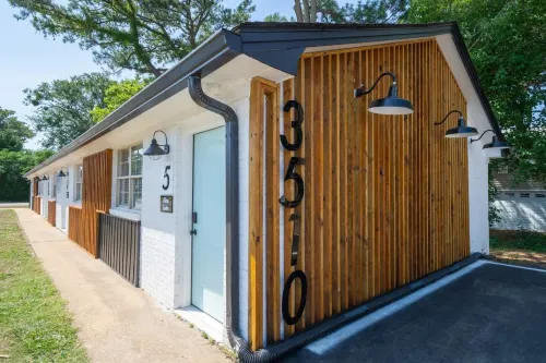 Modern Kitchen and Relaxation Space - Charming Coastal Retreat Hotels in Norfolk