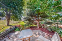 Single-level home with a washer/dryer, patio & grill