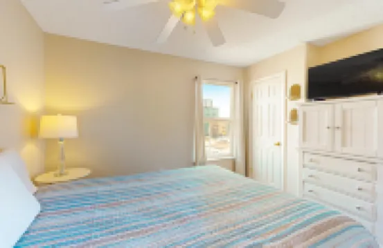 Top-floor condo with pool & great views - close to the beach