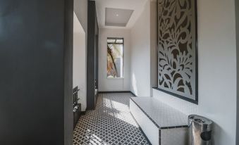 RedDoorz Plus Near Mall Slipi Jaya